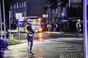 Policjanci w trakcie zabezpieczenia derbów żużlowych