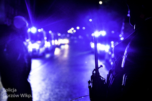Policjanci w trakcie zabezpieczenia derbów żużlowych