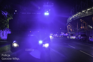 Policjanci w trakcie zabezpieczenia derbów żużlowych