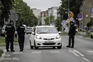 Policjanci w trakcie zabezpieczenia derbów żużlowych