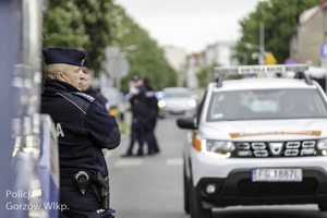 Policjanci w trakcie zabezpieczenia derbów żużlowych