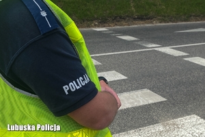 Policjant na przejściu dla pieszych