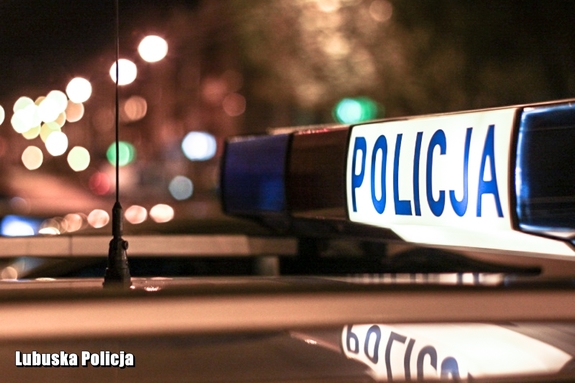 Sygnały świetlne policyjnego radiowozu
