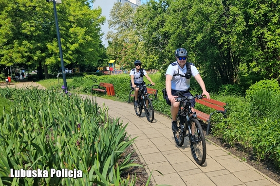 Policjanci na rowerach