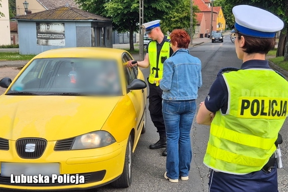 Policjanci w trackie działań