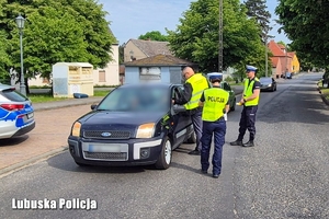 Policjanci w trackie działań