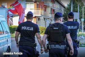 policjanci pełnią służbę w rejonie stadionu żużlowego