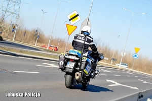 Policjant na motocyklu