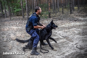 Policjant z psem