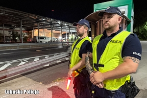 Policjanci przy granicy