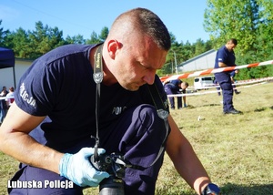 Policjant podczas konkursu