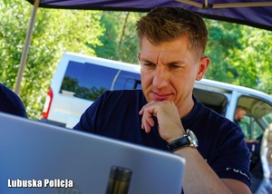Policjant podczas konkursu