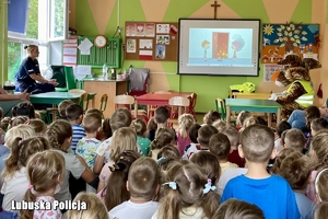 policjantki uczą dzieci