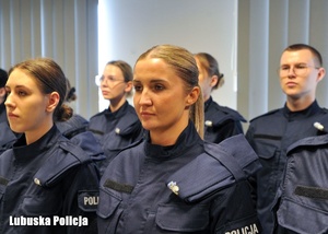 policjantki w szeregu