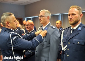 Wręczenie odznaczeń policjantom.