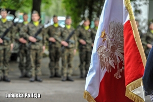 poczty sztandarowe i mundurowi