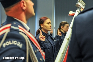 policjantki ślubują na sztandar