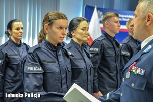 przekazanie aktów ślubowania dla policjantów
