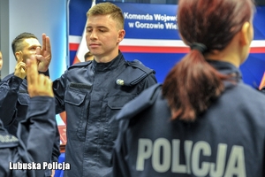 Policjanci podczas składania ślubowania.