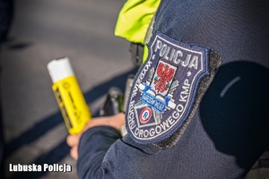 naszywka na mundurze policjanta