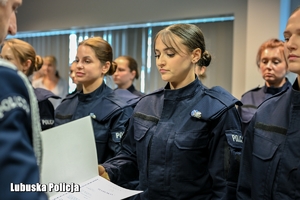 Policjanci w trakcie ślubowania