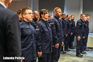 policjanci w szeregu