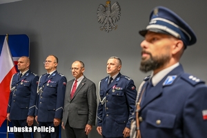 policjanci na sali