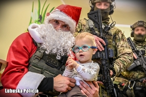 dziecko na kolanach Mikołaja