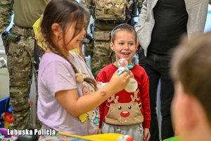 uśmiechnięte dzieci