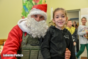 dziecko na kolanach Mikołaja