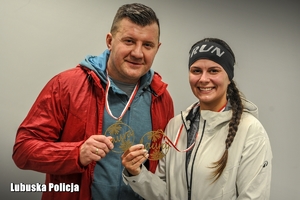 zawodnicy z medalami