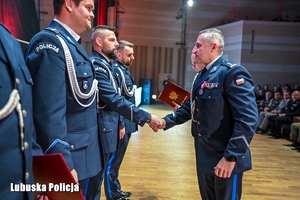 nagradzanie policjantów