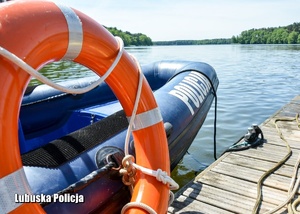 koło ratunkowe na pomoście