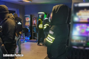 służby w lokalu z nielegalnymi automatami