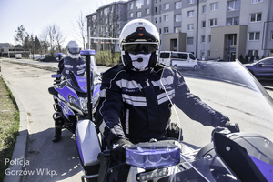 policjanci na motocyklach