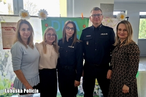 osoby włączające się w akcję charytatywną