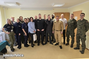 osoby na targach pracy