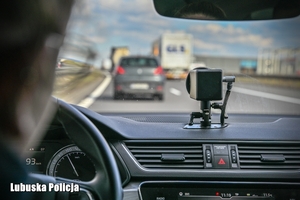 policjantki jadą radiowozem