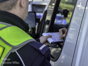 kierowca otrzymuje mandat