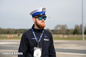 Policjant ruchu drogowego.