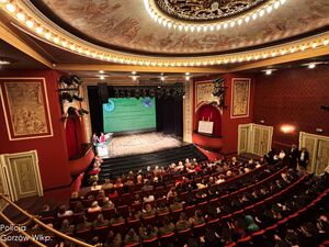 uroczystość w teatrze