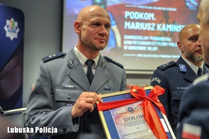 moment wręczenia upominków