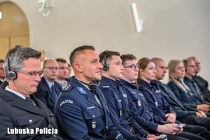 policjanci na sali konferencyjnej