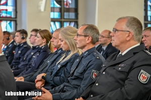 policjanci na sali konferencyjnej