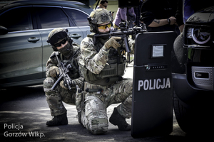 policjanci podczas ćwiczeń na gorzowskiej akademii