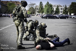 policjanci podczas ćwiczeń na gorzowskiej akademii