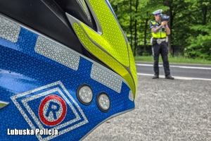 policyjni motocykliści podczas działań na drodze