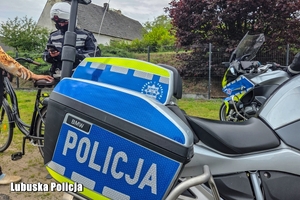 policyjni motocykliści podczas działań na drodze