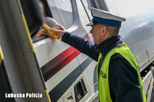 Policjant podczas służby