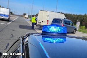 Nieoznakowany radiowóz policyjny